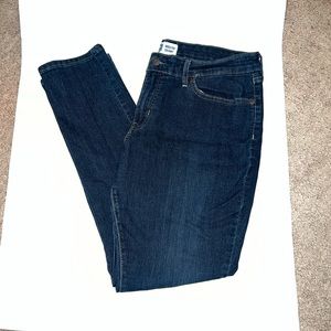 Levi’s “Modern Skinny” Signature Jeans